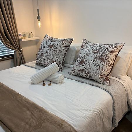 Luxury Upmarket Guesthouse 20 On 4Th Rustenburg Extérieur photo