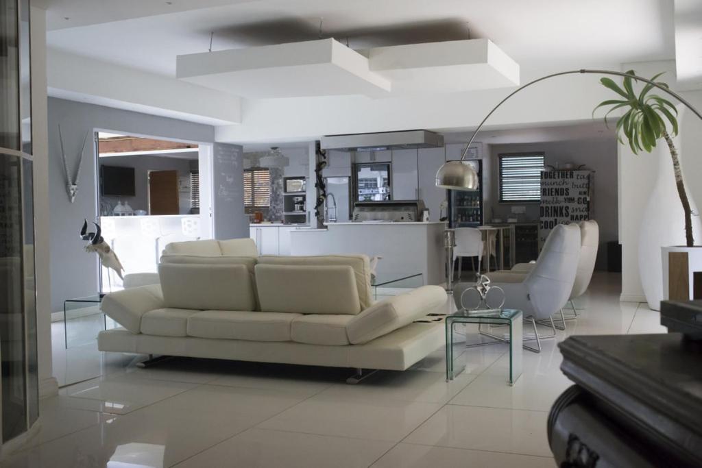 Luxury Upmarket Guesthouse 20 On 4Th Rustenburg Extérieur photo