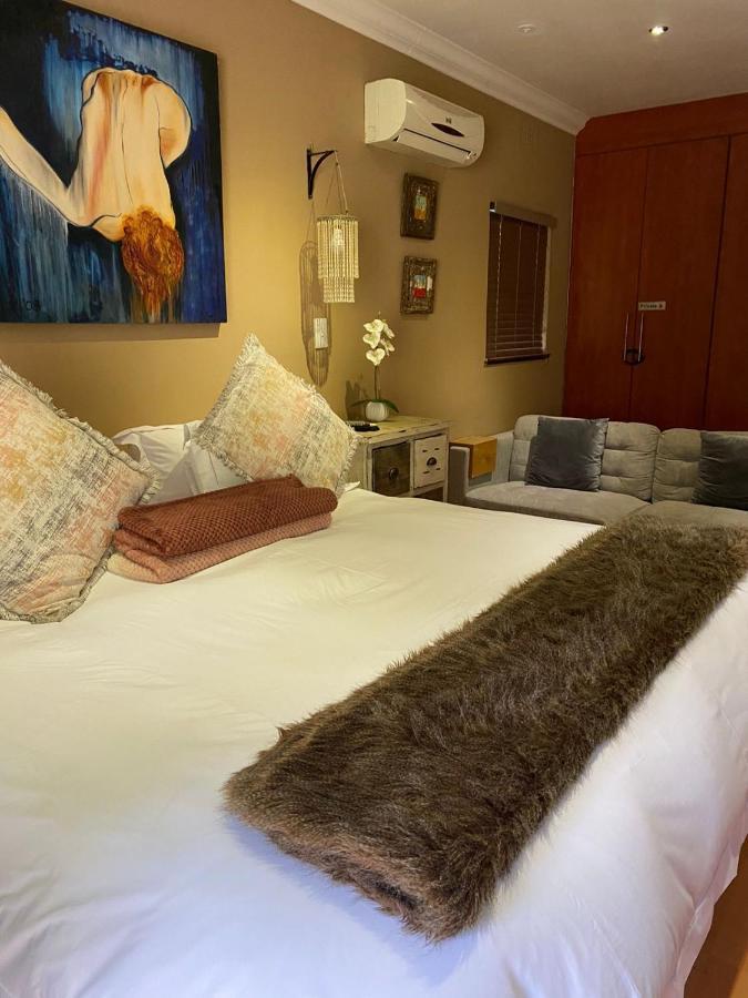 Luxury Upmarket Guesthouse 20 On 4Th Rustenburg Extérieur photo