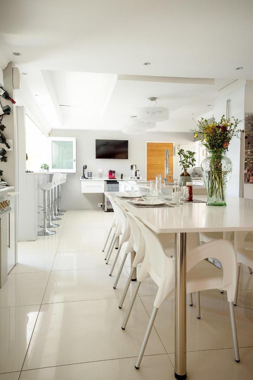 Luxury Upmarket Guesthouse 20 On 4Th Rustenburg Extérieur photo