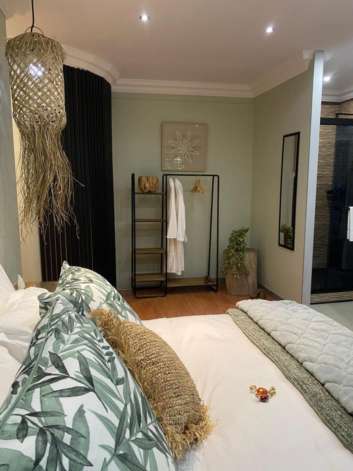 Luxury Upmarket Guesthouse 20 On 4Th Rustenburg Extérieur photo