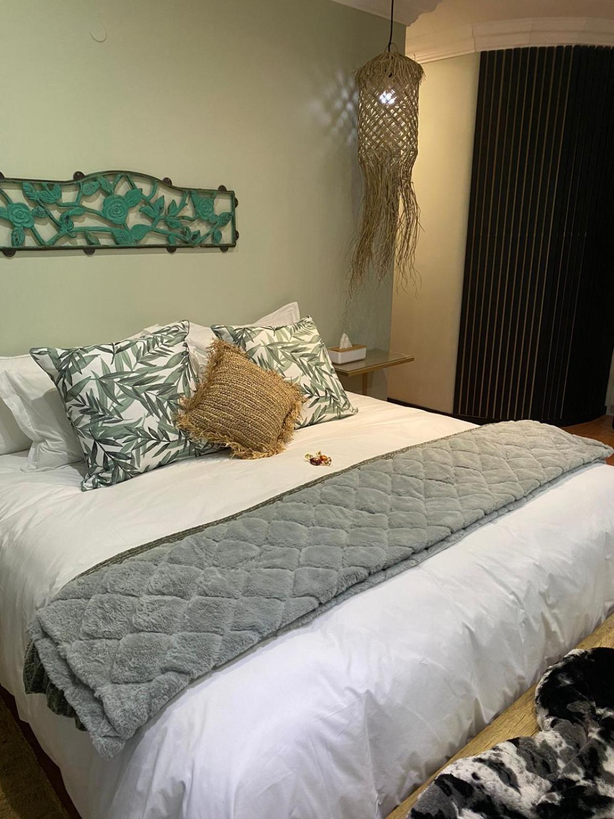 Luxury Upmarket Guesthouse 20 On 4Th Rustenburg Extérieur photo