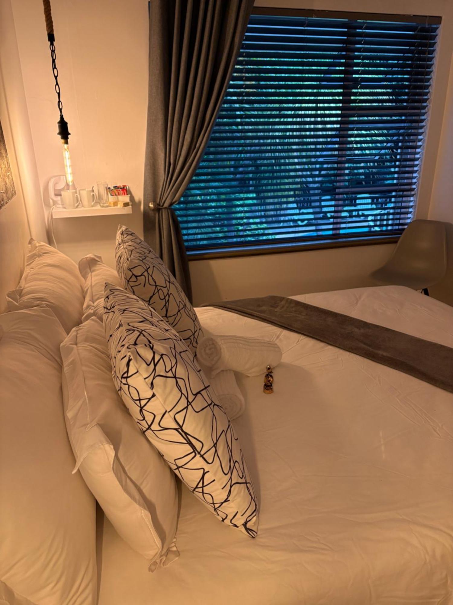 Luxury Upmarket Guesthouse 20 On 4Th Rustenburg Extérieur photo