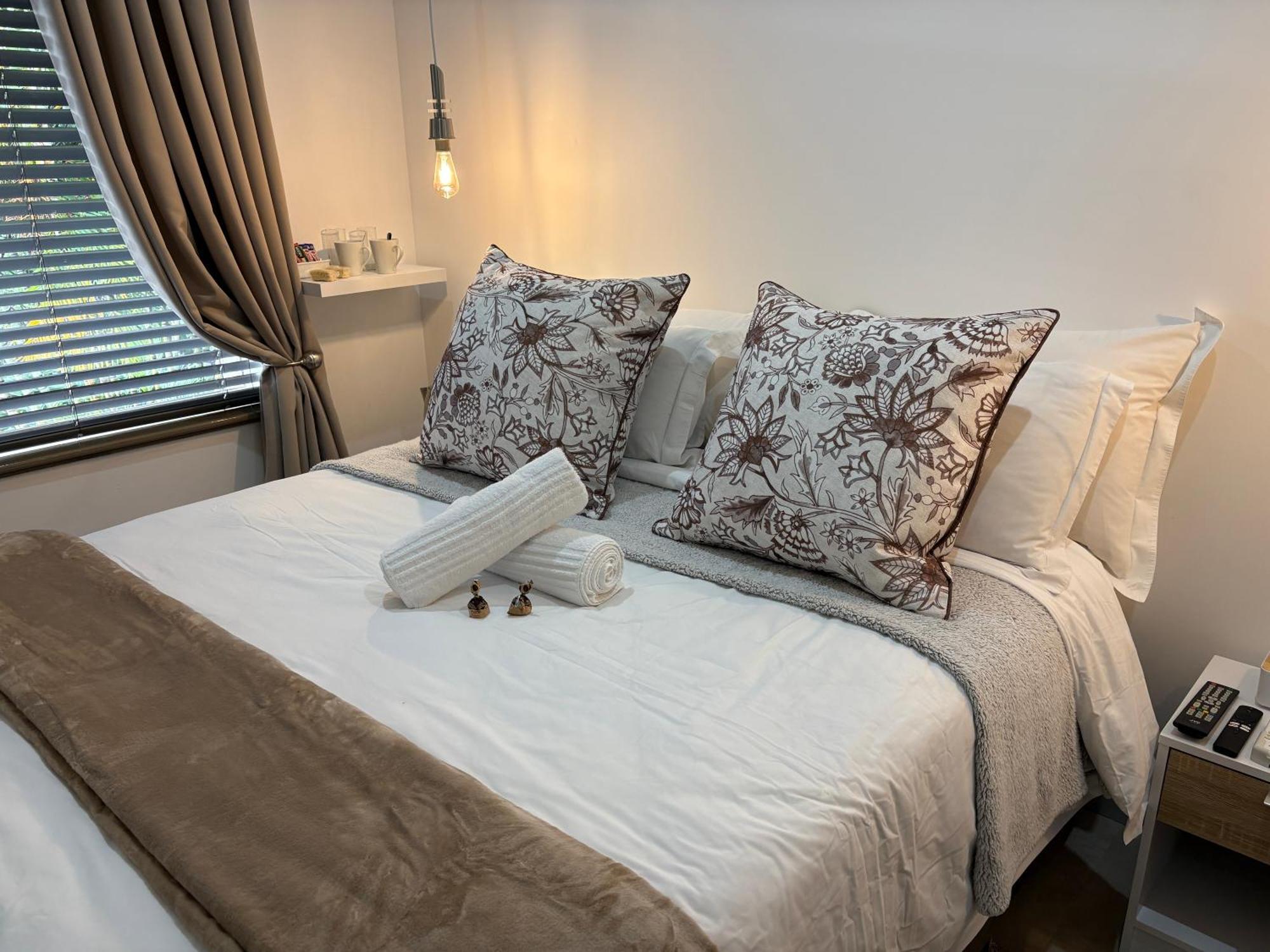 Luxury Upmarket Guesthouse 20 On 4Th Rustenburg Extérieur photo